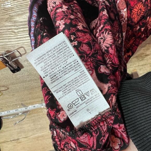 Old Navy Blouse floral group career vacation Size Large Chambray Mixed Print - Picture 8 of 15